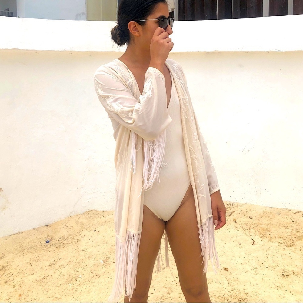 LUSH Women’s Fringe Embroidered Kimono Coverup Size Medium Bohemium Tulum Yacht